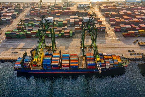 SUA şi China au convenit să renegocieze taxele vamale şi să semneze un acord privind AI